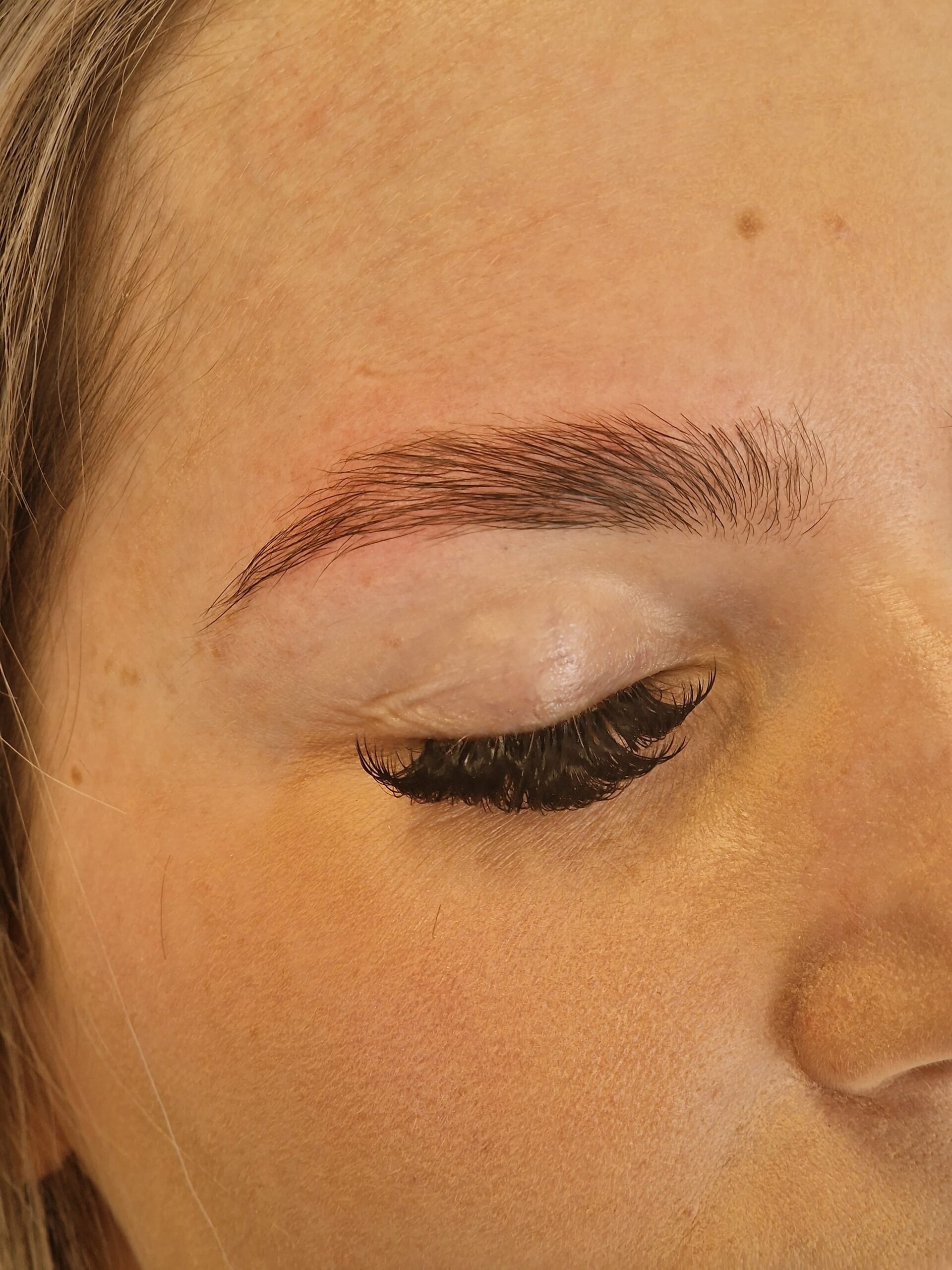 Wimpern- und Brow Lifting Ergebnis – Glamaris Studio